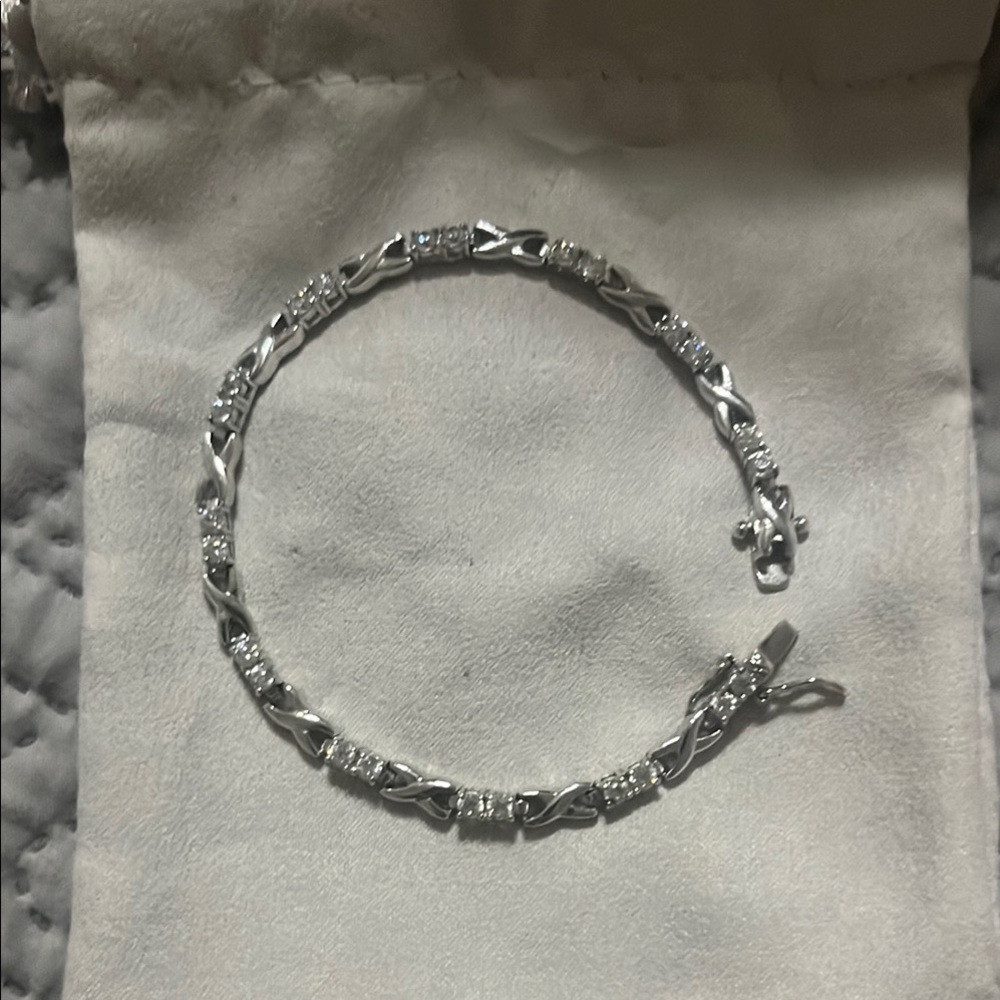 Elegant Silver Bracelet with Crystal Accents